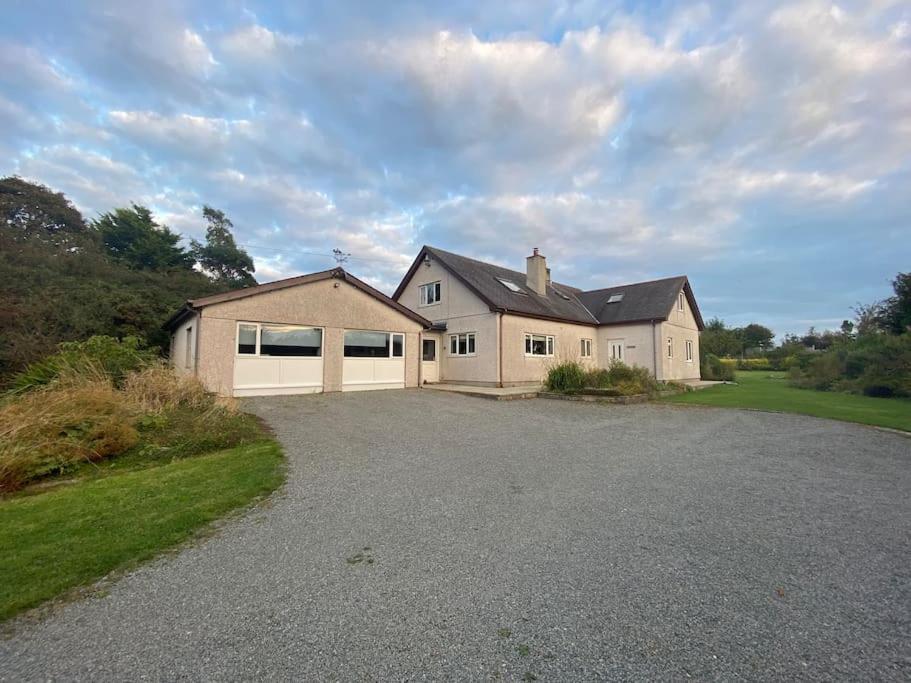 Jaw-Dropping Beach House In Anglesey ベンスレフ エクステリア 写真