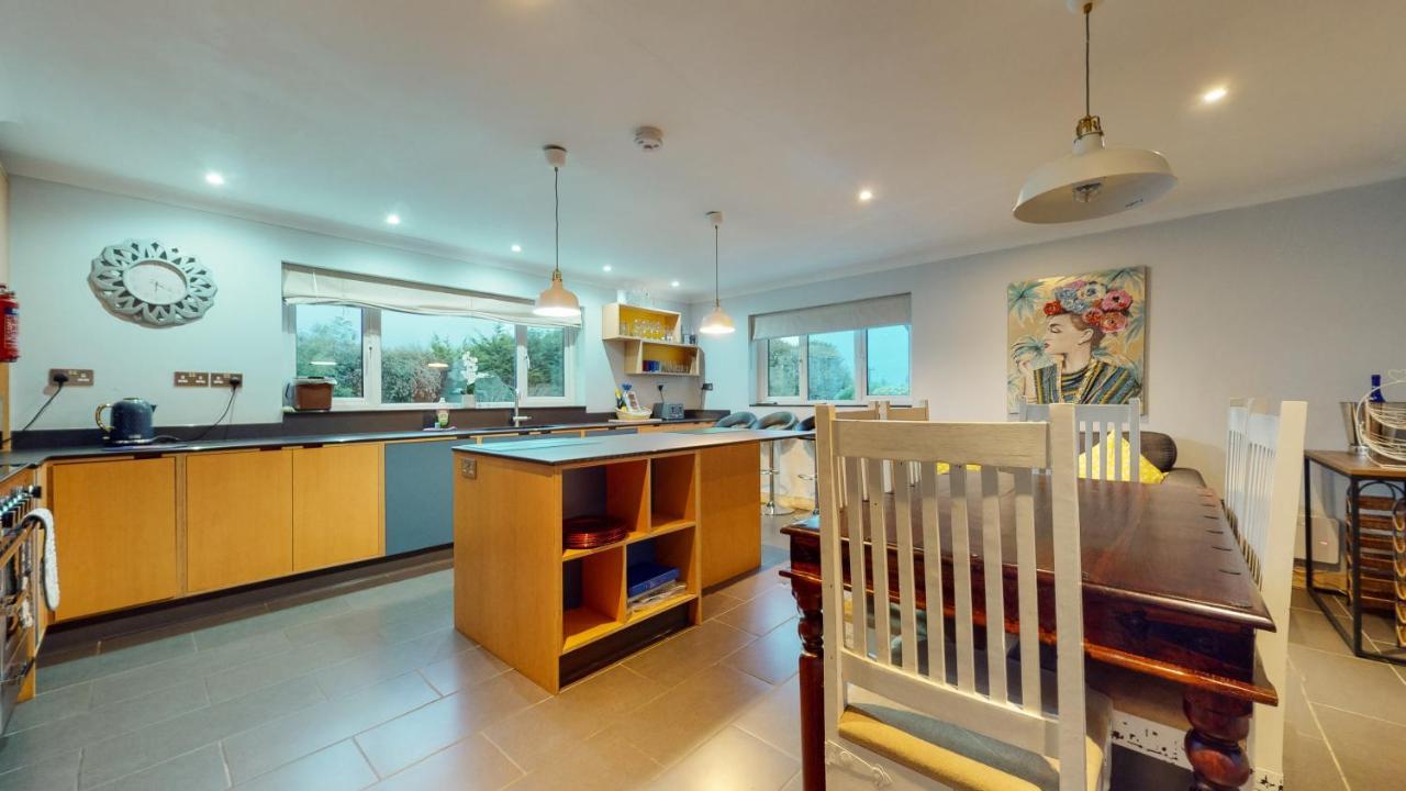 Jaw-Dropping Beach House In Anglesey ベンスレフ エクステリア 写真