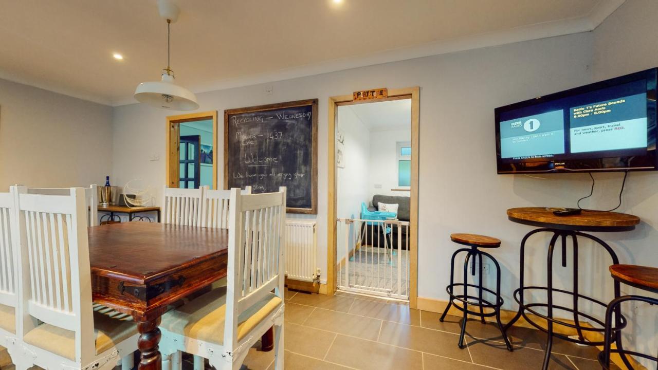 Jaw-Dropping Beach House In Anglesey ベンスレフ エクステリア 写真