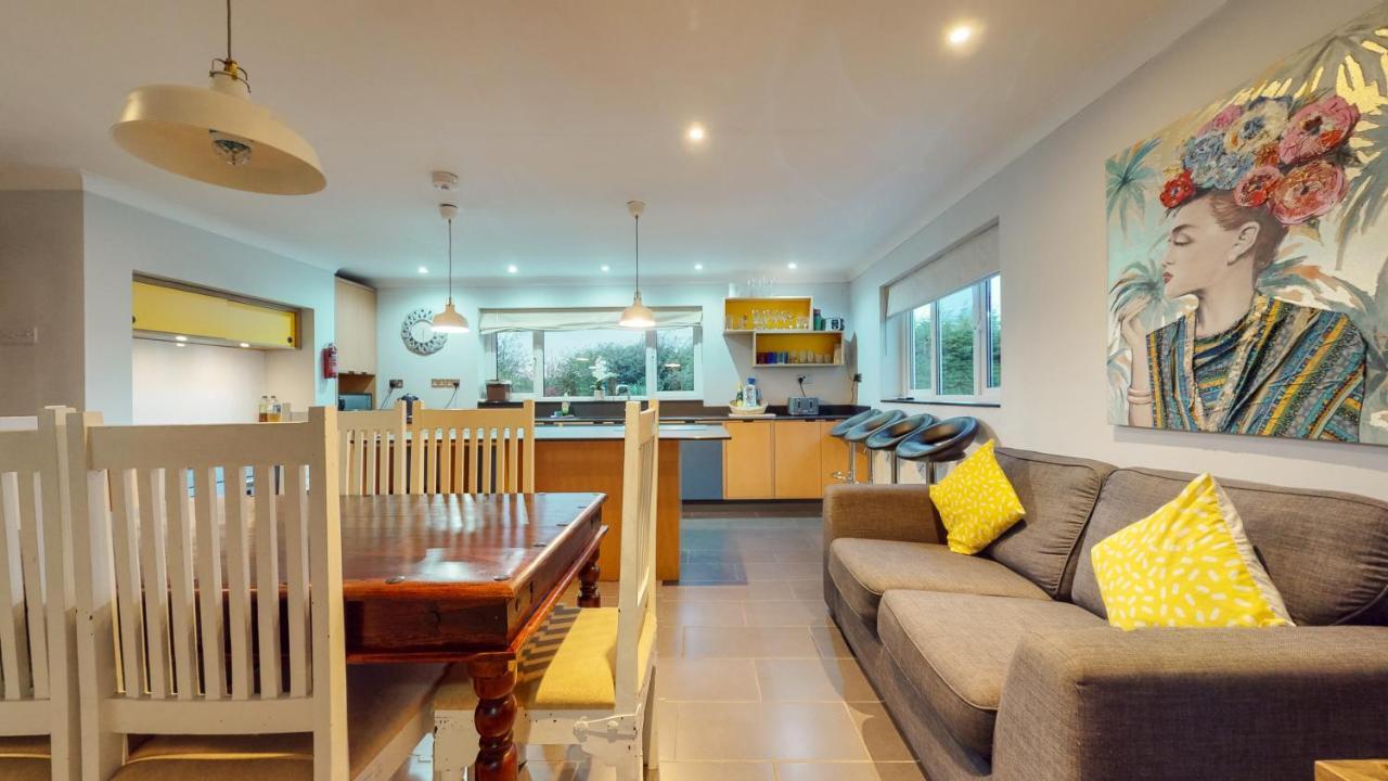 Jaw-Dropping Beach House In Anglesey ベンスレフ エクステリア 写真