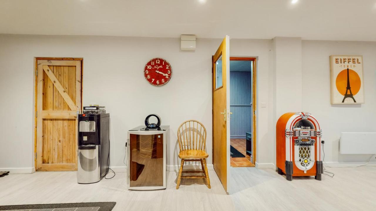 Jaw-Dropping Beach House In Anglesey ベンスレフ エクステリア 写真