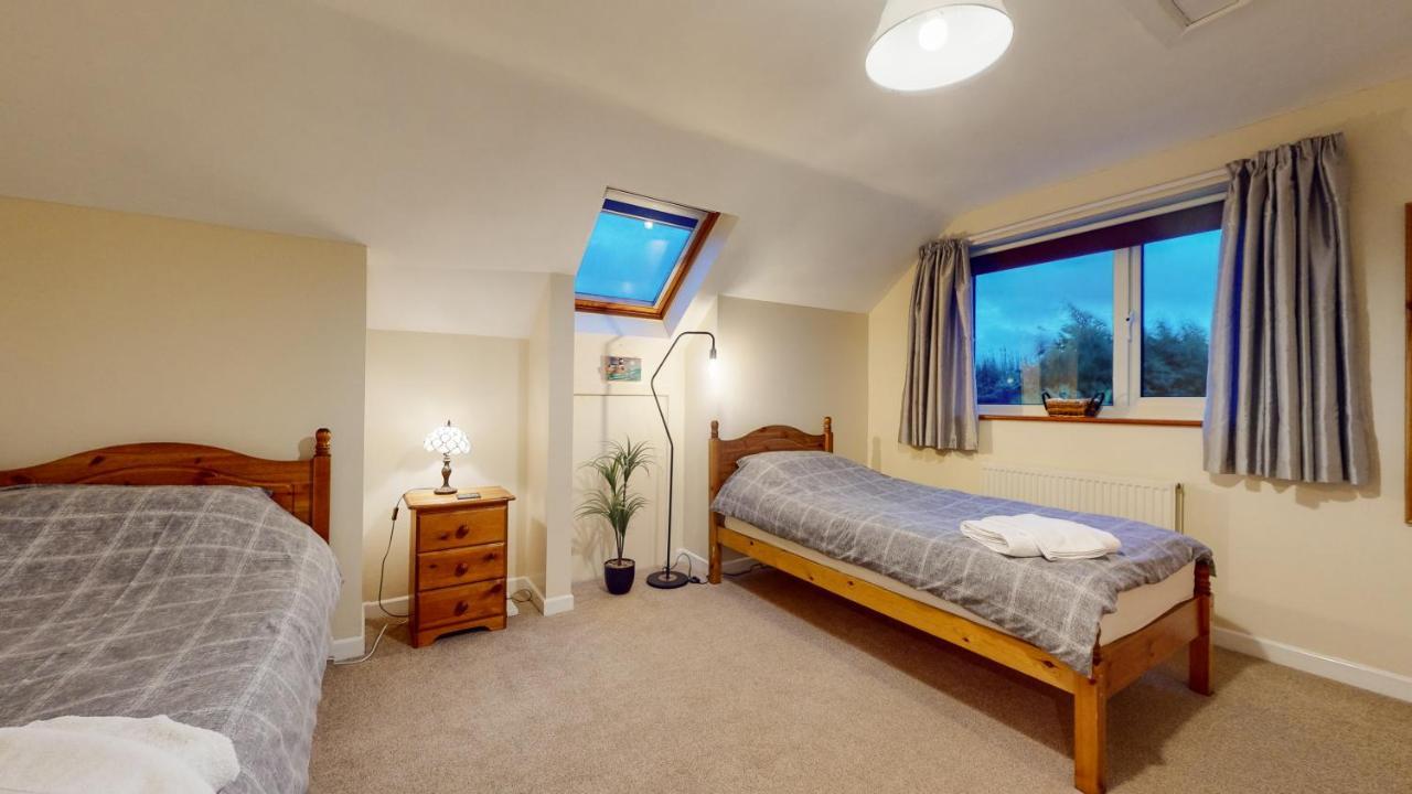 Jaw-Dropping Beach House In Anglesey ベンスレフ エクステリア 写真
